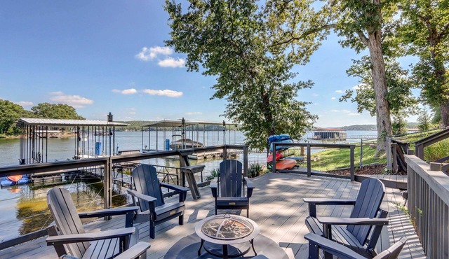 Dock + Kayaks: Lakefront Retreat in Sunrise Beach