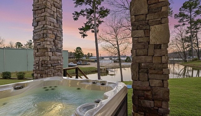 Dock, Lakeview Hot Tub, Fire Pit, Kayaks
