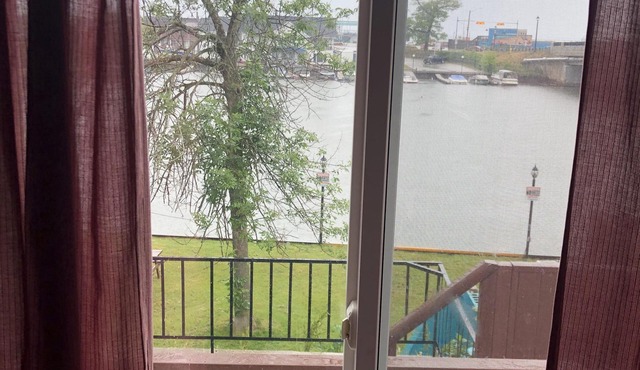 Dock Life Beach 1 - Cottage 12, Riverview, 1 Bedroom, 3 min walk to Beach 1