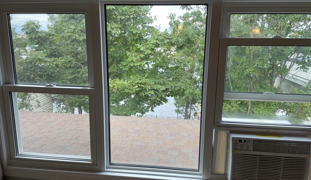 Dock Life Beach 1 - Upper Unit 17, Riverview 4 bedroom, 3 min walk to Beach 1