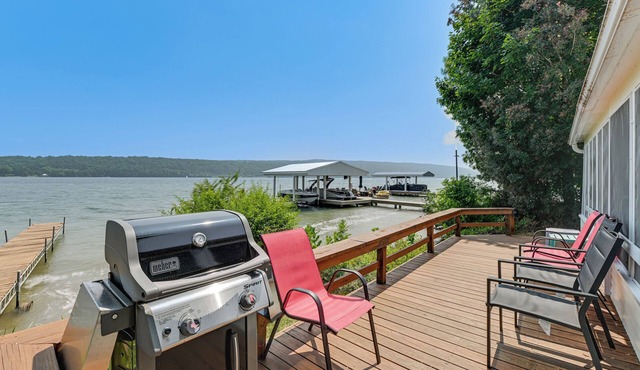 Dock & Rowboat: 'Beechnut Bungalow' on Keuka Lake