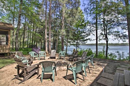 Dock, Sauna and Hot Tub! Loon Lake Lodge