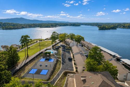 Dock, Slip, Lake, Pool, Pickleball, Pets OK