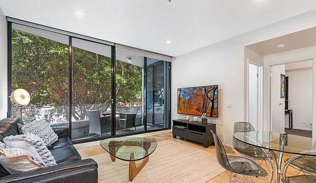 Docklands 2-Bed Near CBD & Marvel Stadium