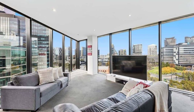 Docklands City Escape Views, Pool, Gym & Parking