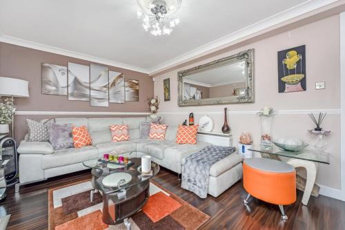 Docklands Stay, Room in Modern Spacious House - Near Excel Centre, City Airport, UEL,Sleeps 2