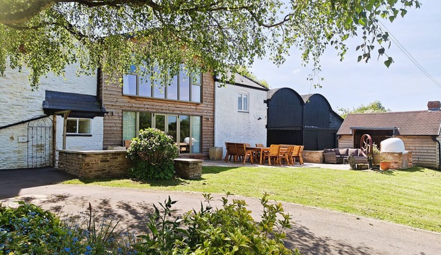 Docklow House - Six Bedroom House, Sleeps 12
