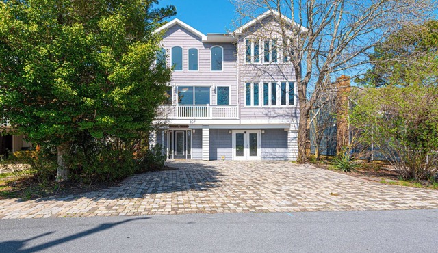 Dockside Daydream - Large home on canal w/elevator