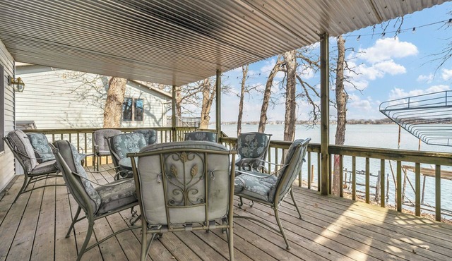 Dockside days & Sunrise mornings on East Lake- Private dock- sleeps 10