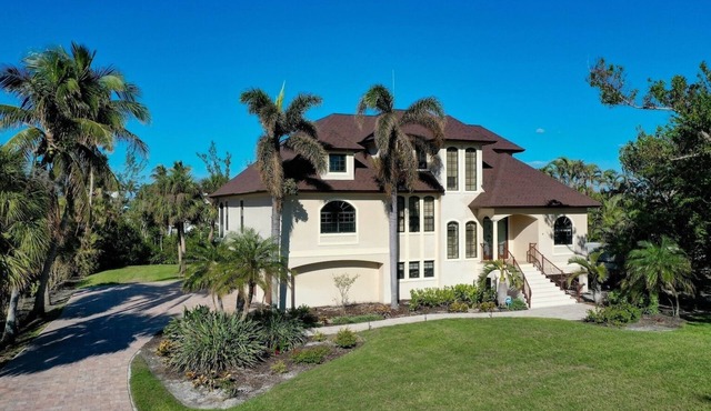 Dockside Dream at Ding Darling: Pool Home w Dock!