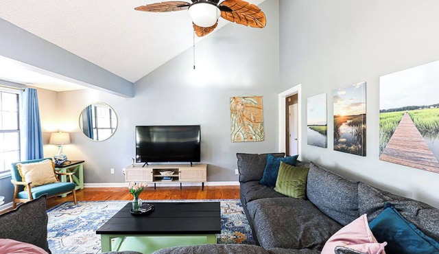 Dockside Dreamhouse - Coast into Relaxation!