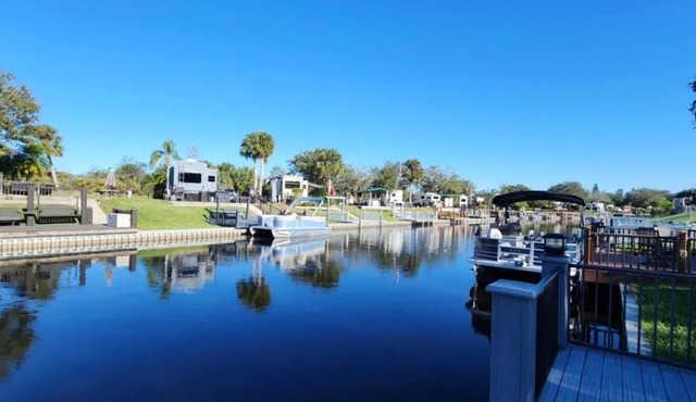 Dockside Dreams Waterfront RV Lot River Ranch! 433