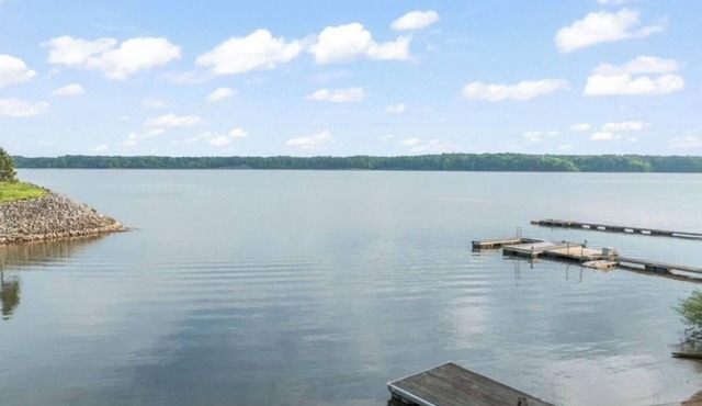 Dockside Dreamz #1 w/beach and dock - Close to Clarksville and Bluestone launch