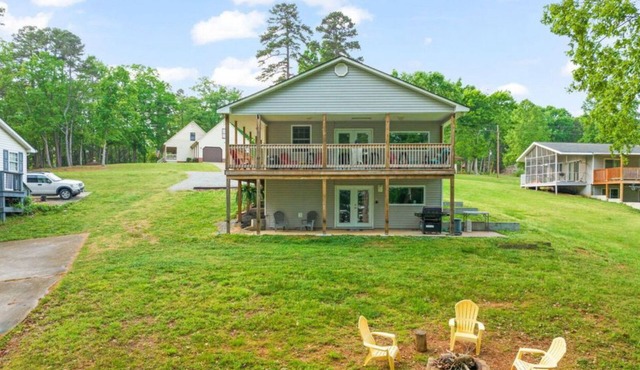 Dockside Dreamz #2 w/beach and dock - Close to Clarksville and Bluestone launch