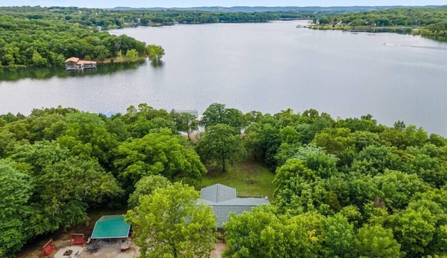 Dockside Getaway Lakefront, Campfire, Cooking Area