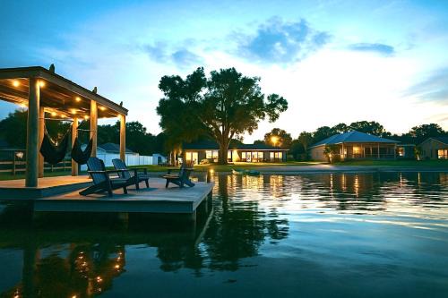 Dockside Oasis & Private Beach - Hot Tub - Jet Ski