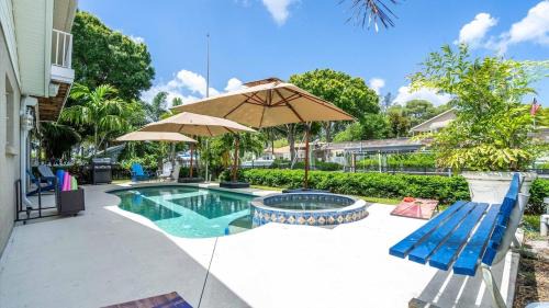 Dockside Paradise - Waterfront, Boat Dock, Swimming Pool and Spa