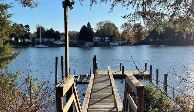 Dockside Retreat: Kayaking, paddleboarding, fishing, crabbing right off the dock