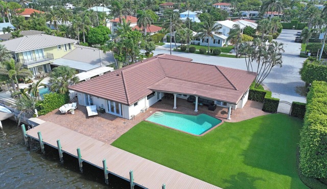 Dockside Waterfront 3-bedroom house, Plunge Pool, Chef's Kitchen in College Park