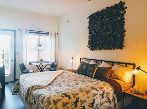 DOCO Rocky Mountain Vacation Rental-King Room with Resort Amenities