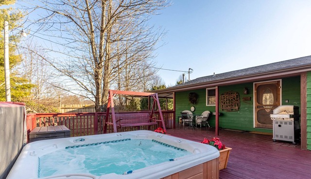 Docs Cabin - private home with hot tub, foosball near Beech