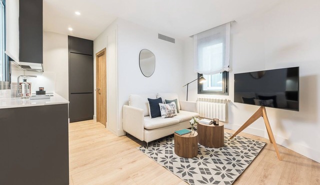 Doctor Castelo XLIV - One Bedroom Apartment, Sleeps 2