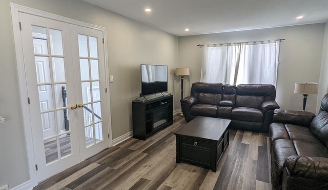 Doctor's Lounge - An Executive Home in Niagara