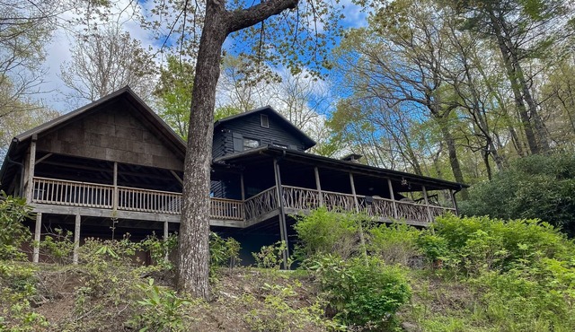 Dod-Friendly with Hot Tub & Fire Pit Overlooking Golf Course at Lake Toxaway