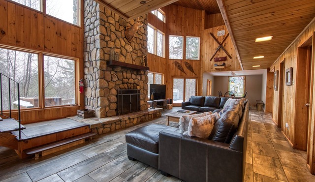 Doe-A-Deer Chalet in Jay NY Perfect for Large Groups Close to Whiteface Mountain