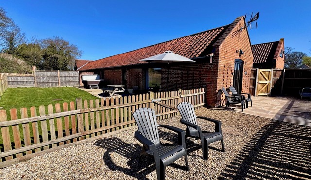 Dog and family friendly barn conversion with fully enclosed garden and hot tub