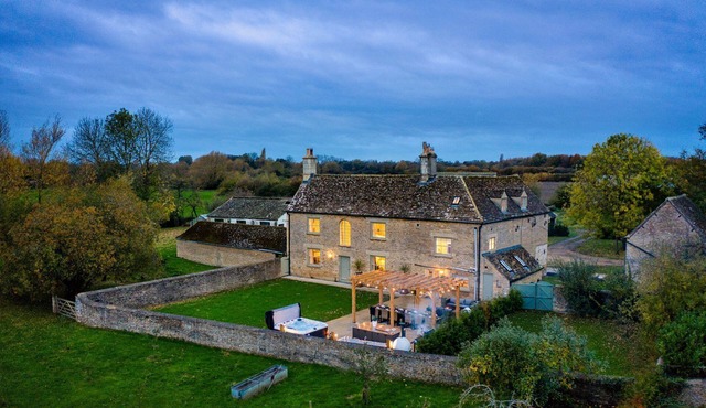 Dog friendly holiday home with a hot tub - Green Farm