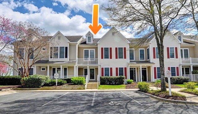 Dog Friendly, 2 Bedroom Condo in Bear Trap Dunes! Sleeps 6, WIFI, shuttle to the beach, Community Pool, Tennis, and more!