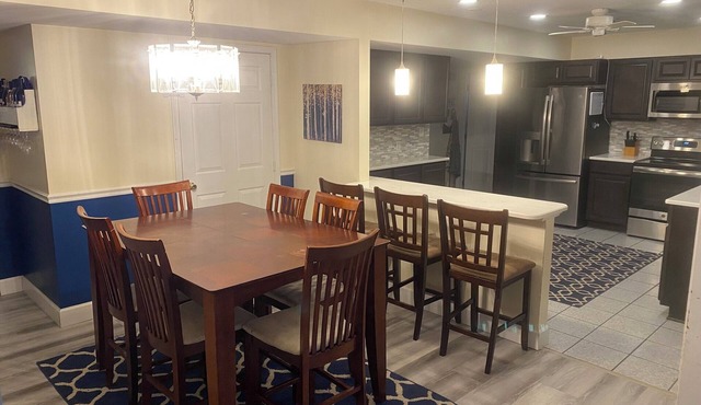 Dog friendly 3-bedroom house with hot tub, 12 min from Gettysburg!