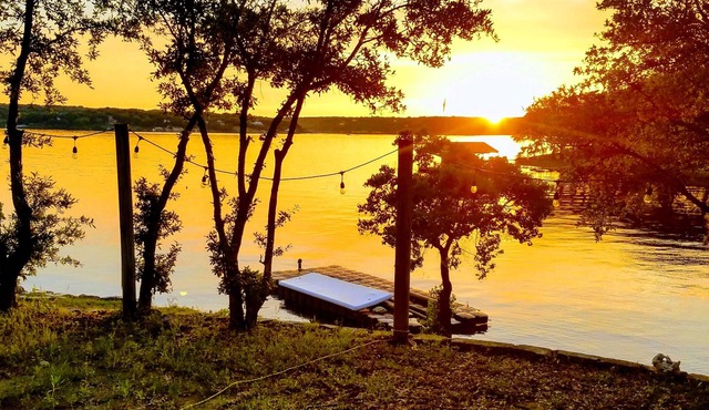 Dog Friendly 3 BR House w/deep water boat dock and sunset views on Eck Lane