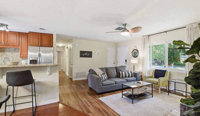 Dog Friendly 3-BR Retreat Near UF & Downtown
