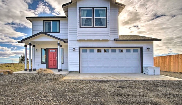 Dog-Friendly 3BR Home w/ Hot Tub & Game Room - 10mins from Cle Elum town center