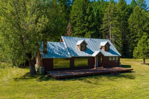 Dog-Friendly 3BR on 200 Acres with River Access