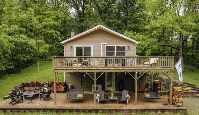Dog Friendly 50-Acre Riverfront Farm – Family Friendly & Sleeps 6