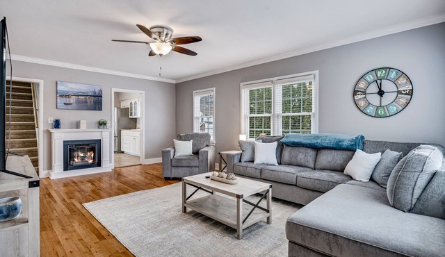 Dog-Friendly 5BR Near UWL and Downtown w/Fire Pit & Fenced Yard