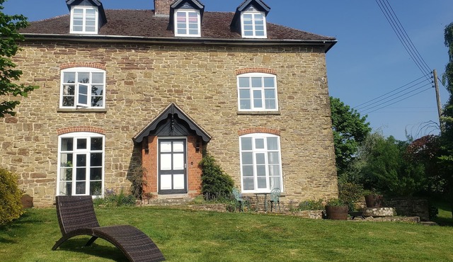 Dog friendly 7 bed farmhouse near Malvern Hills with huge hot tub and games room