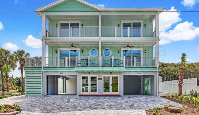 Dog Friendly! 7 bedrooms 7 full bathrooms and 2 half baths plus 3 kitchens! Sleeps 21 people!