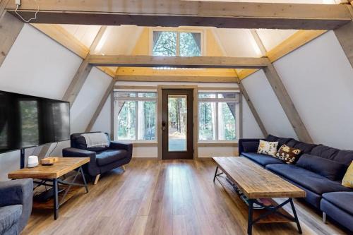 Dog-friendly A-frame near the river with game room firepit wood stove & grill