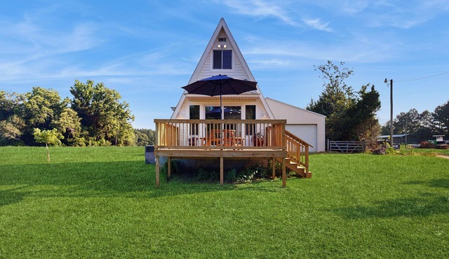 Dog-Friendly A-frame Cabin w/Deck