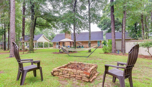 Dog-Friendly Alabama Retreat w/Patio & Fire Pit!