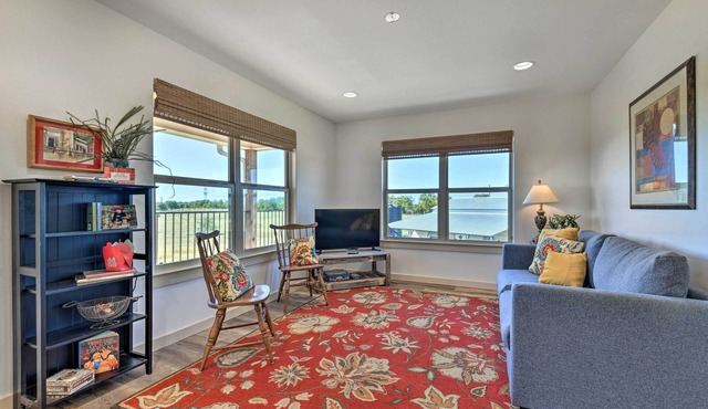 Dog-Friendly Apartment ~ 32 Mi to Fort Worth!