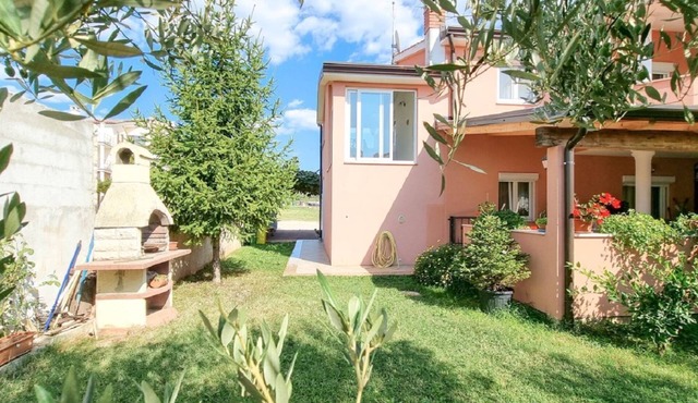 Dog-friendly apartment with private balcony, washing machine, air conditioning, WiFi