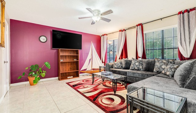 Dog-friendly apartment with central AC & washer/dryer - snowbirds welcome
