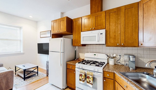 Dog-friendly apartment with great West Seattle location, walk to Lincoln Park