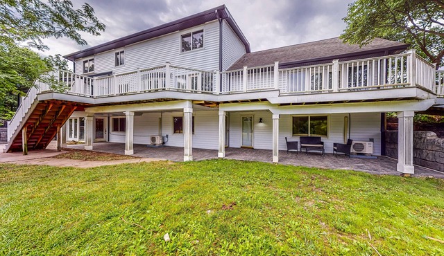 Dog-friendly apartment on a working homestead with 1000ft of river frontage