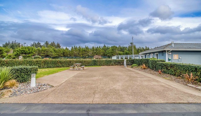 Dog Friendly, Available with 50AMP, 30AMP, Water and Sewer hook up's, WiFi